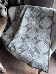 GRAY LAP SIZE Beehive Cotton Daisies Quilt Kit